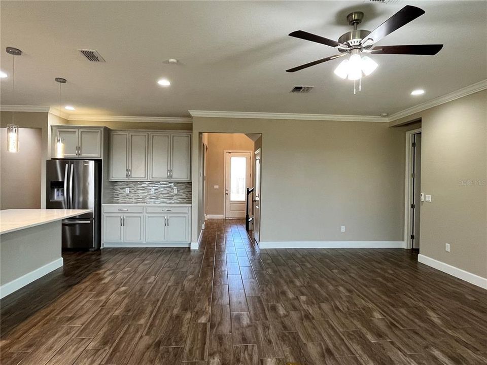 For Rent: $4,500 (7 beds, 4 baths, 5146 Square Feet)