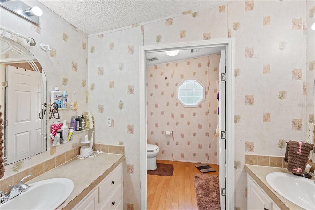 For Sale: $249,900 (2 beds, 2 baths, 1404 Square Feet)