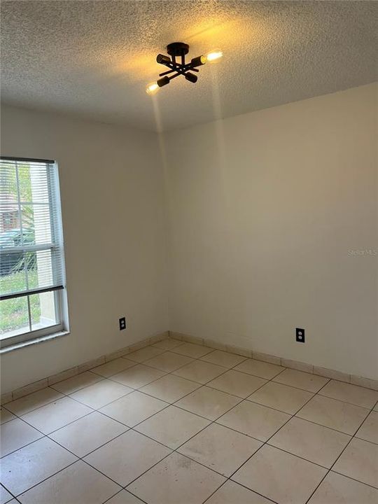 For Rent: $2,100 (3 beds, 2 baths, 1575 Square Feet)