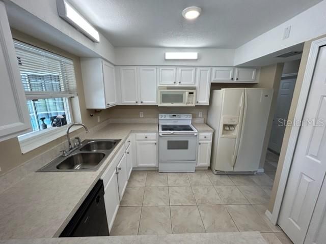 For Sale: $349,000 (3 beds, 2 baths, 1444 Square Feet)