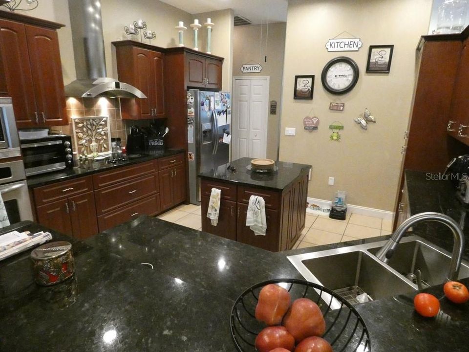 En Venta: $869,000 (8 camas, 4 baños, 3626 Pies cuadrados)