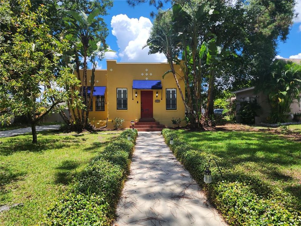 For Sale: $370,000 (2 beds, 1 baths, 1423 Square Feet)