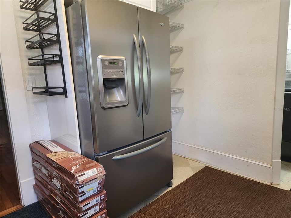 For Sale: $370,000 (2 beds, 1 baths, 1423 Square Feet)