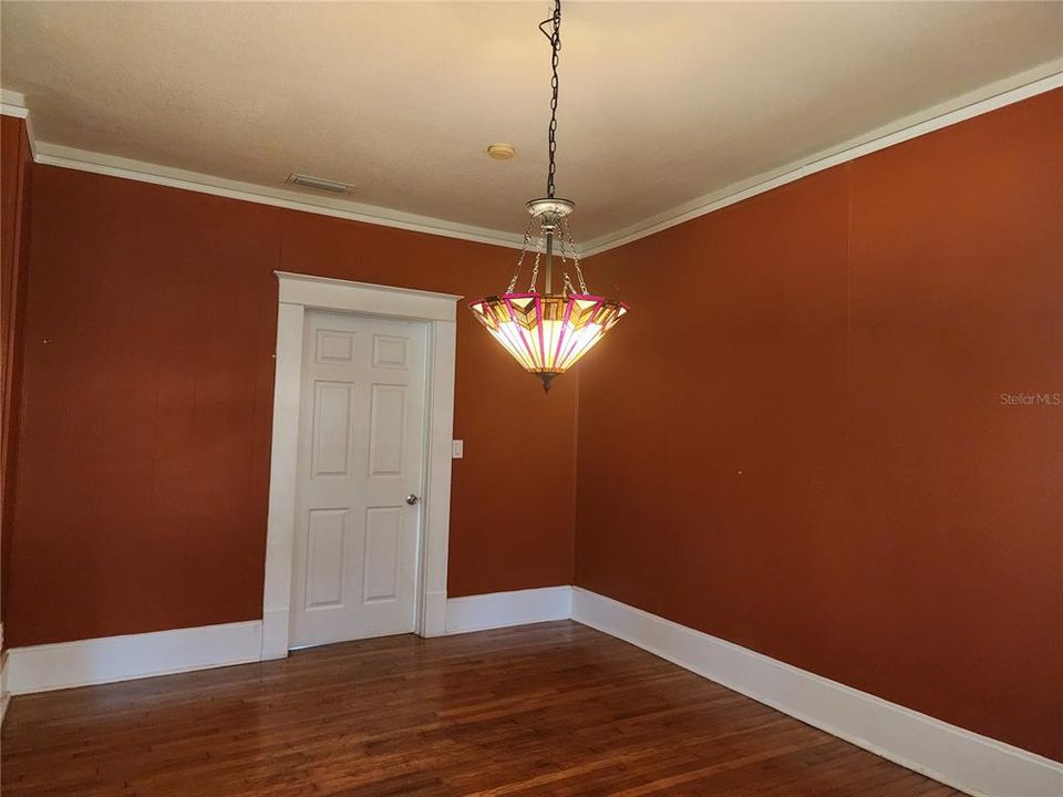 For Sale: $370,000 (2 beds, 1 baths, 1423 Square Feet)