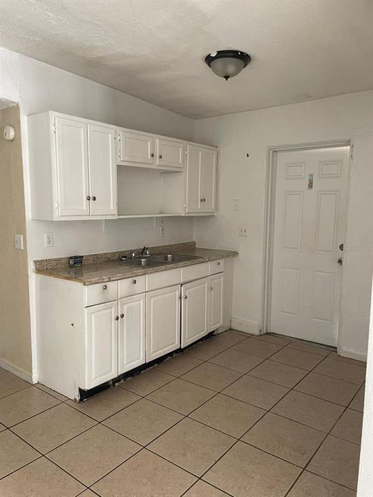 For Rent: $1,395 (2 beds, 1 baths, 820 Square Feet)