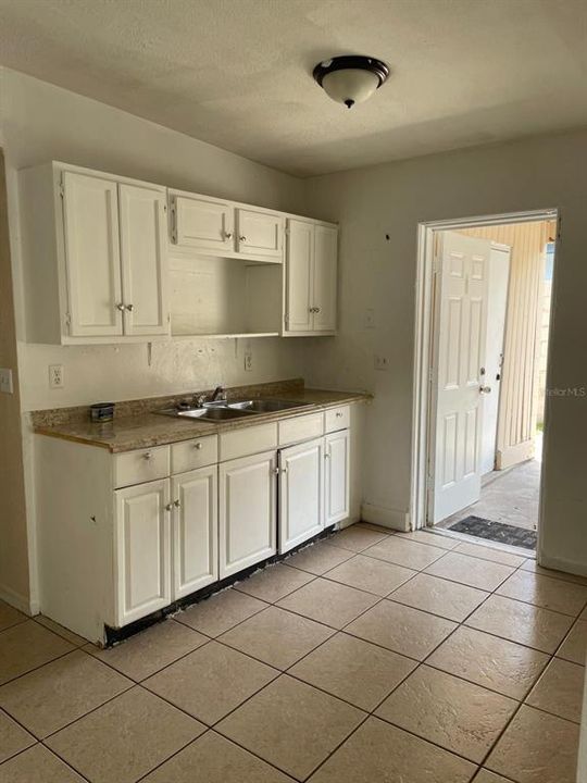 For Rent: $1,395 (2 beds, 1 baths, 820 Square Feet)