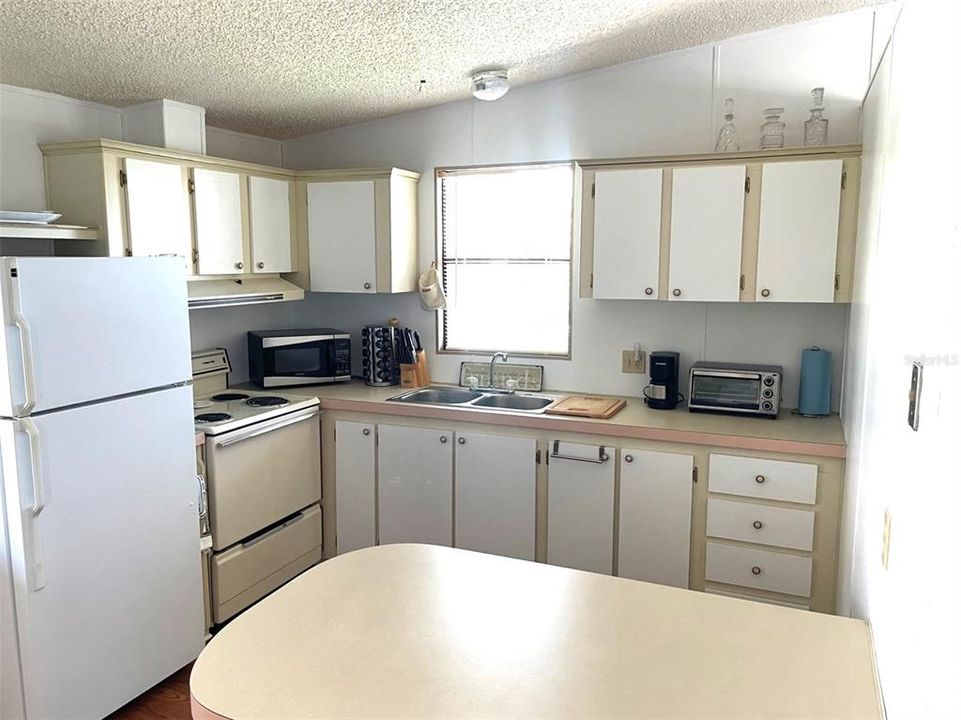 For Sale: $125,000 (2 beds, 2 baths, 832 Square Feet)