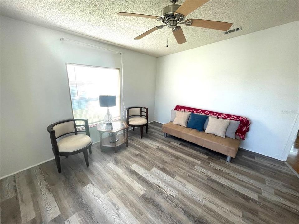 For Sale: $125,000 (2 beds, 2 baths, 832 Square Feet)