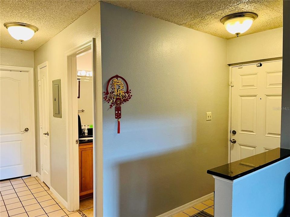 For Sale: $228,500 (2 beds, 2 baths, 1021 Square Feet)
