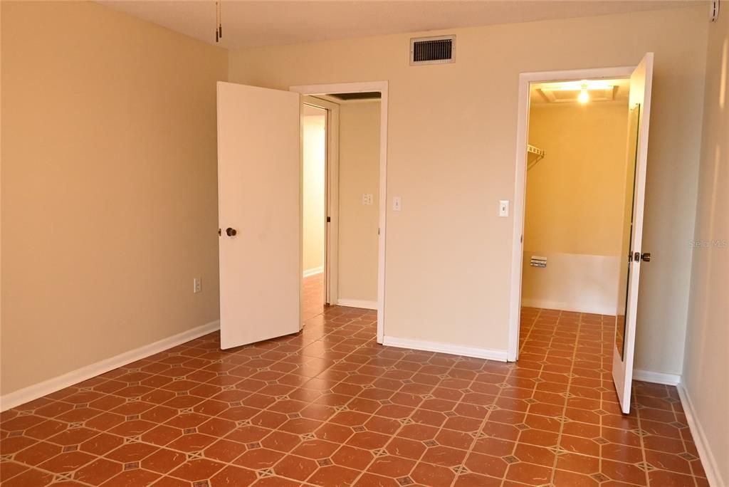 For Rent: $1,650 (1 beds, 1 baths, 815 Square Feet)