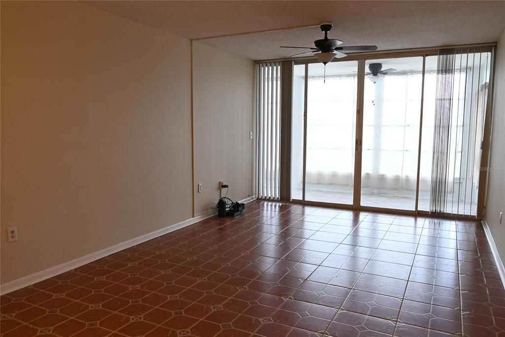 For Rent: $1,575 (1 beds, 1 baths, 815 Square Feet)