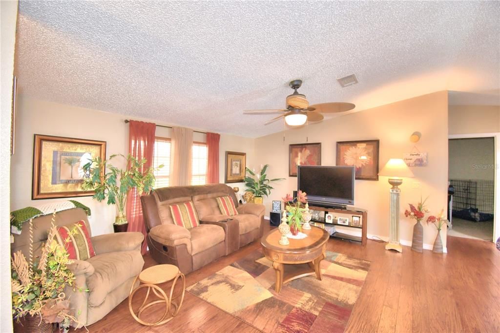 For Sale: $249,900 (3 beds, 2 baths, 1500 Square Feet)