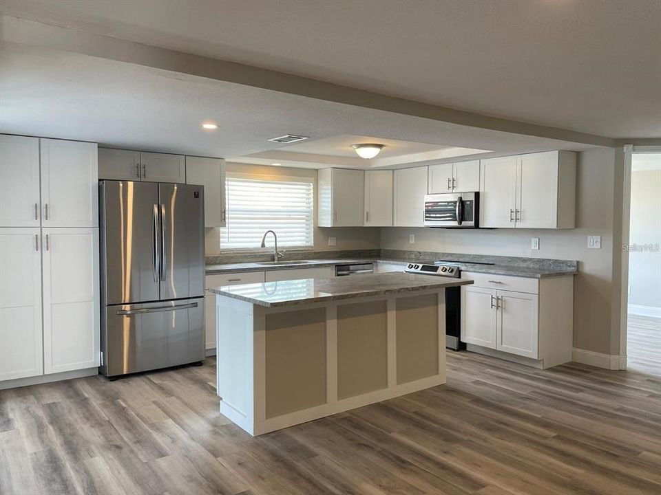 Active With Contract: $1,800 (3 beds, 2 baths, 1707 Square Feet)