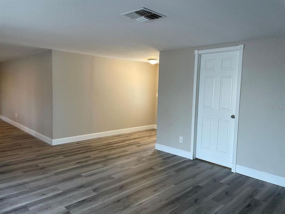 Active With Contract: $1,800 (3 beds, 2 baths, 1707 Square Feet)