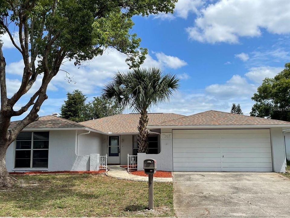 Active With Contract: $1,800 (3 beds, 2 baths, 1707 Square Feet)