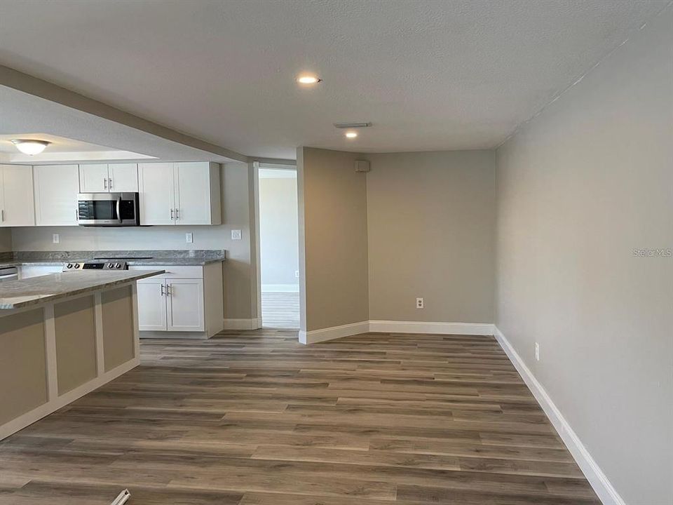 Active With Contract: $1,800 (3 beds, 2 baths, 1707 Square Feet)