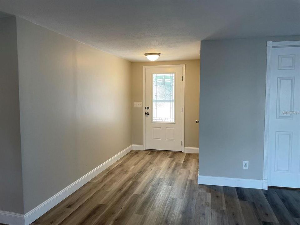 Active With Contract: $1,800 (3 beds, 2 baths, 1707 Square Feet)