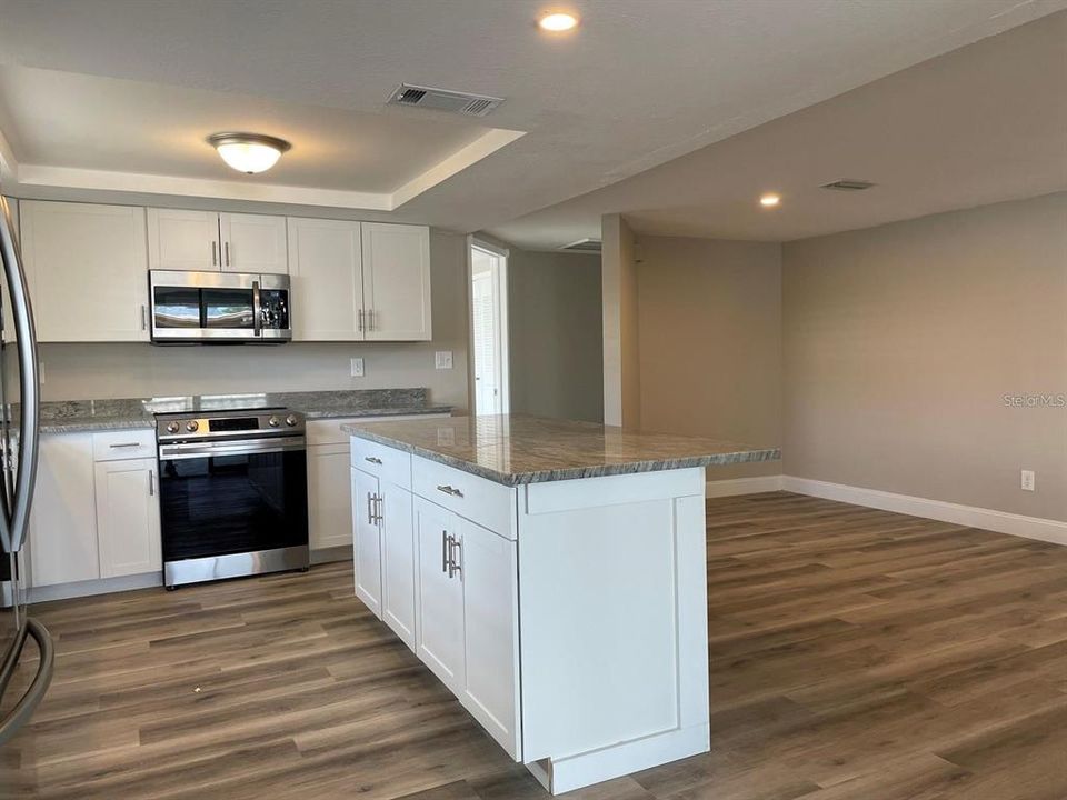 Active With Contract: $1,800 (3 beds, 2 baths, 1707 Square Feet)