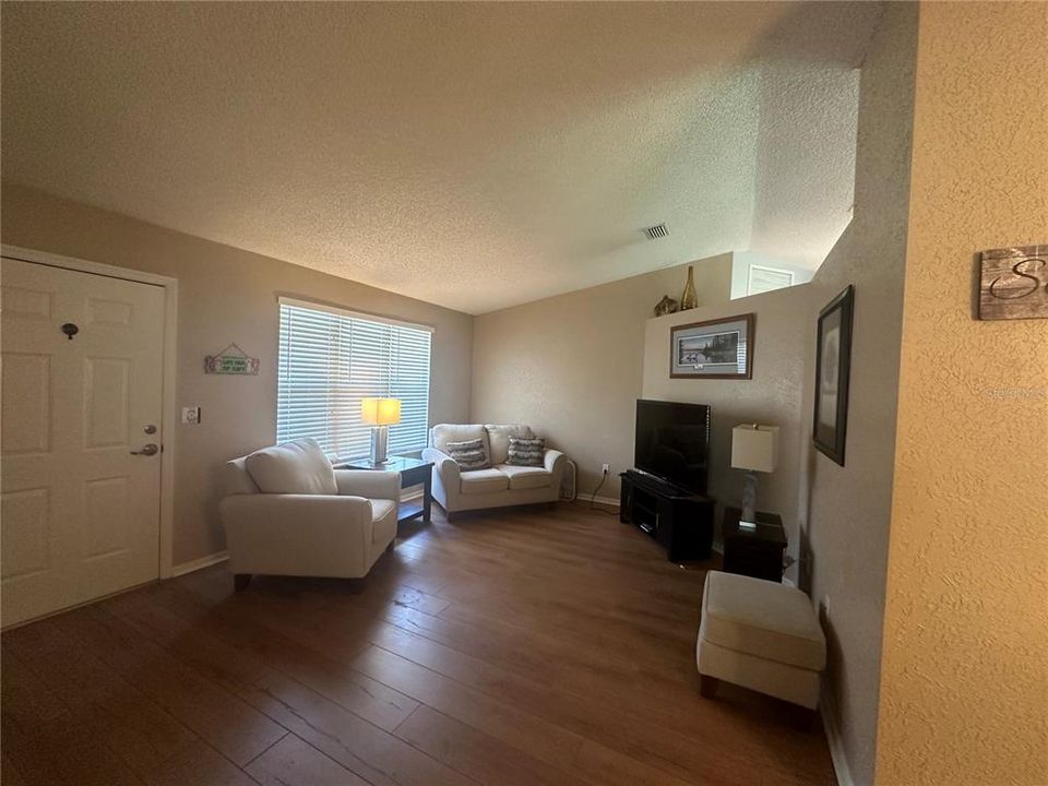 For Sale: $219,888 (2 beds, 2 baths, 1074 Square Feet)