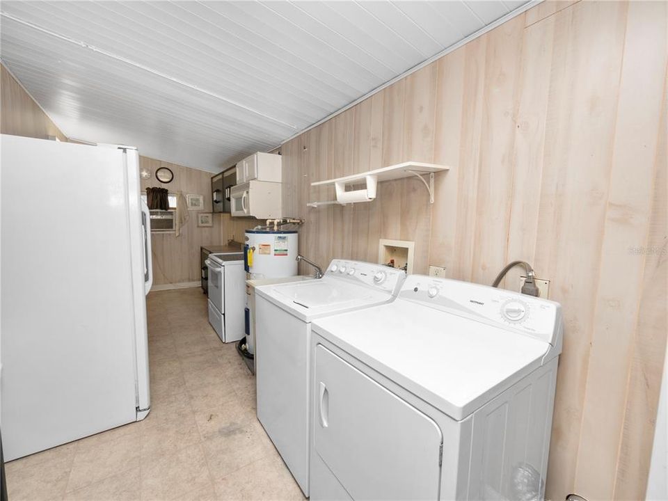 For Sale: $139,900 (2 beds, 2 baths, 1152 Square Feet)