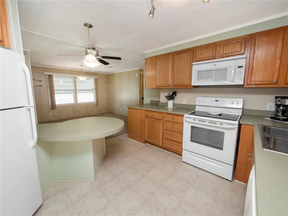 For Sale: $139,900 (2 beds, 2 baths, 1152 Square Feet)