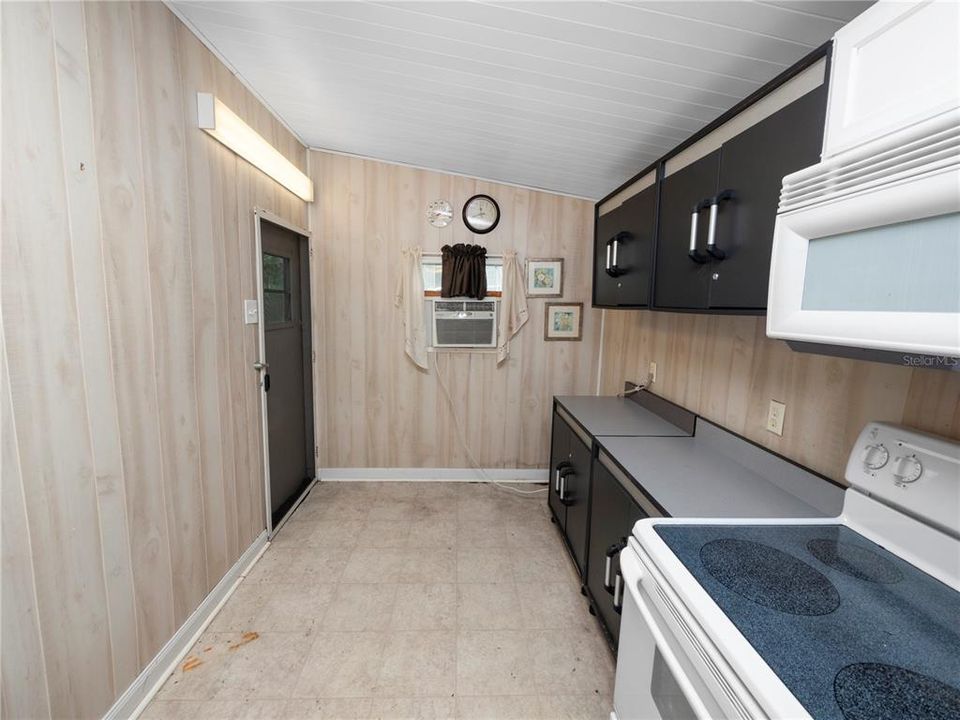 For Sale: $139,900 (2 beds, 2 baths, 1152 Square Feet)