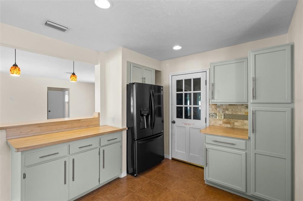 Active With Contract: $575,000 (2 beds, 1 baths, 1248 Square Feet)