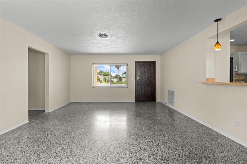 For Sale: $600,000 (2 beds, 1 baths, 1248 Square Feet)