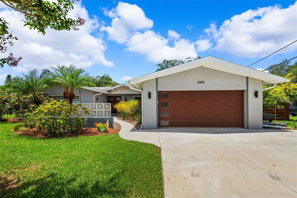 For Sale: $824,997 (3 beds, 2 baths, 2148 Square Feet)