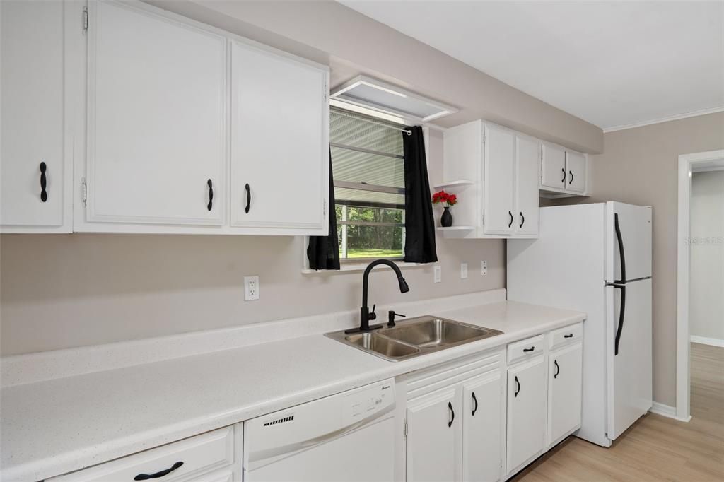 For Sale: $409,000 (3 beds, 2 baths, 1428 Square Feet)