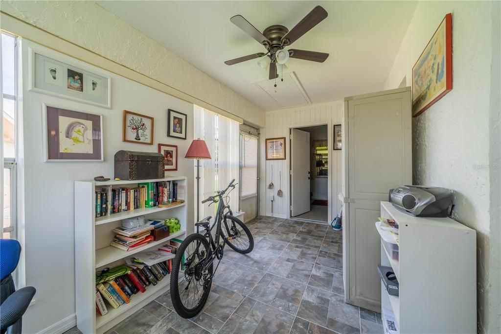 For Sale: $167,500 (2 beds, 2 baths, 984 Square Feet)