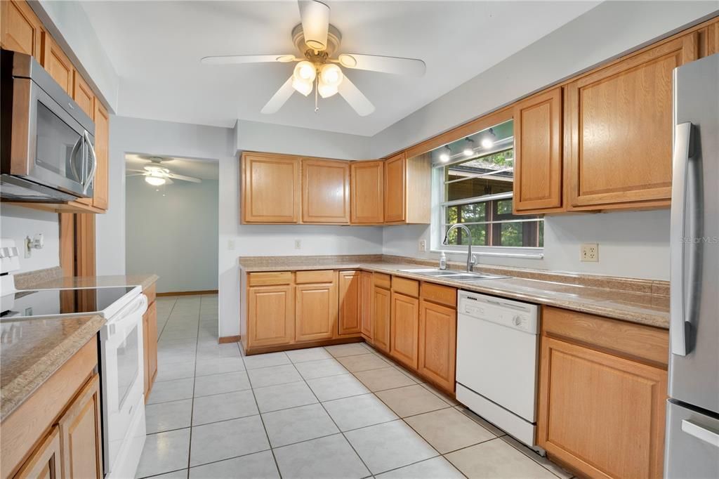 For Sale: $424,900 (3 beds, 2 baths, 1876 Square Feet)