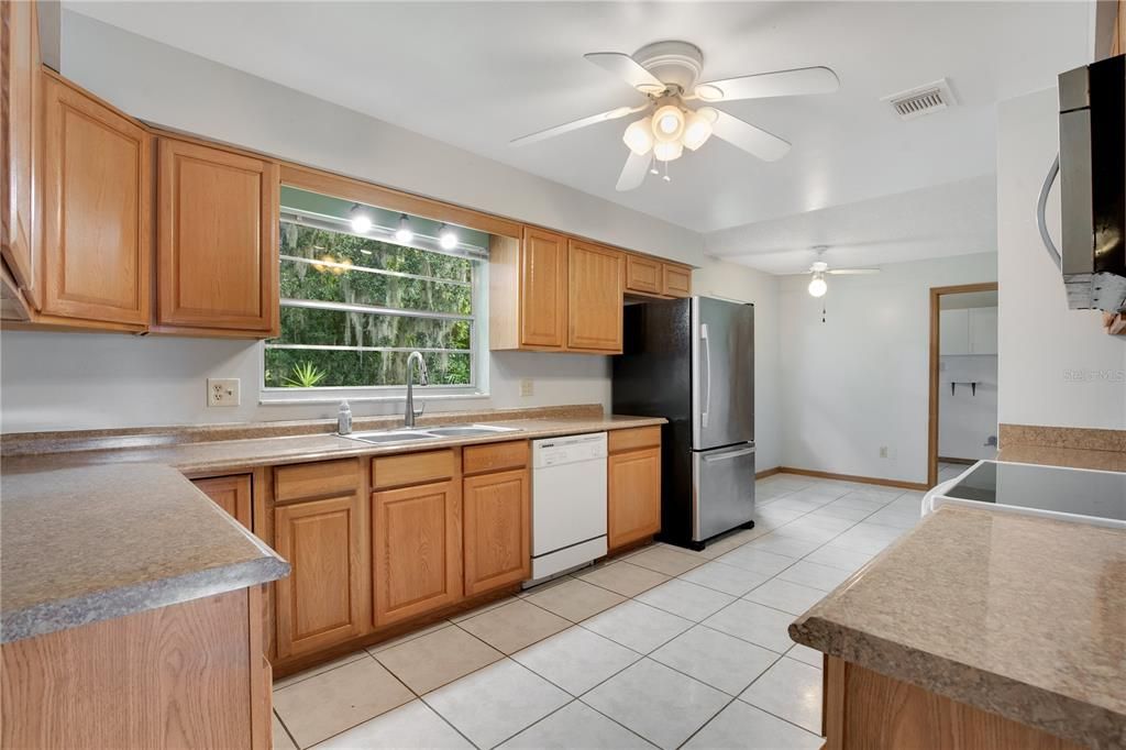 For Sale: $424,900 (3 beds, 2 baths, 1876 Square Feet)