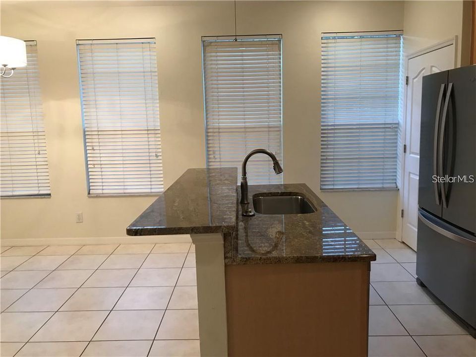 For Rent: $2,950 (3 beds, 2 baths, 1714 Square Feet)