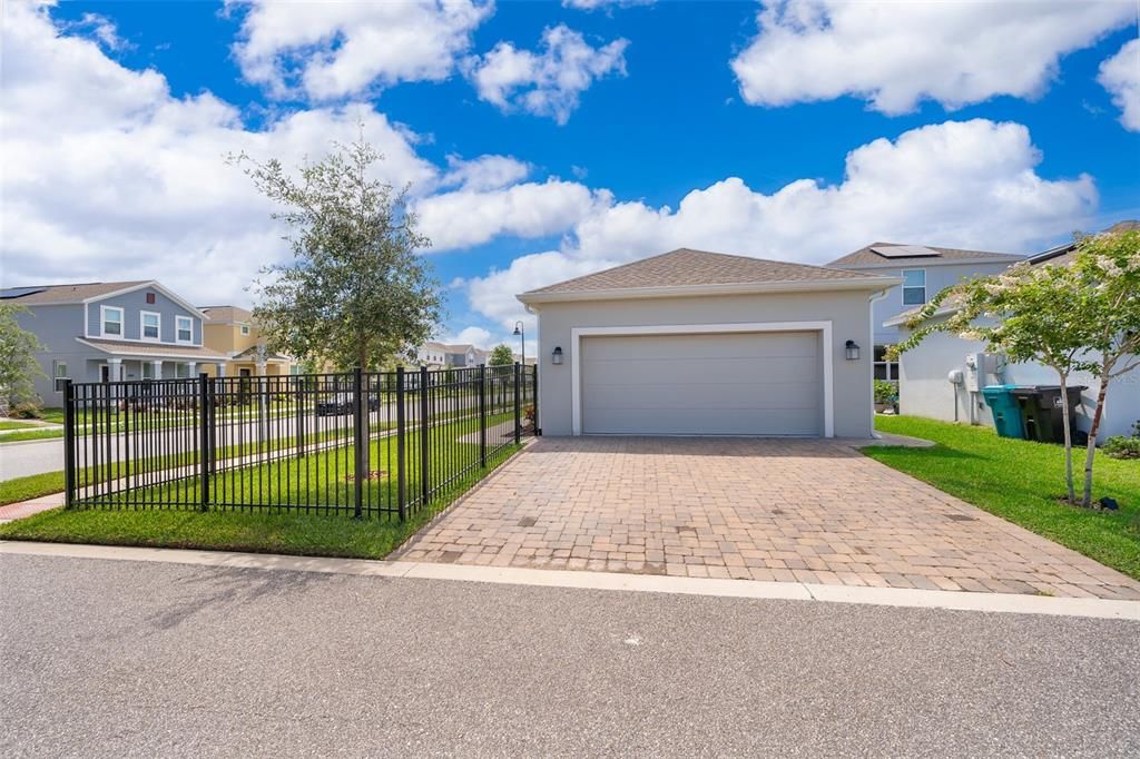 For Sale: $520,000 (3 beds, 2 baths, 2203 Square Feet)