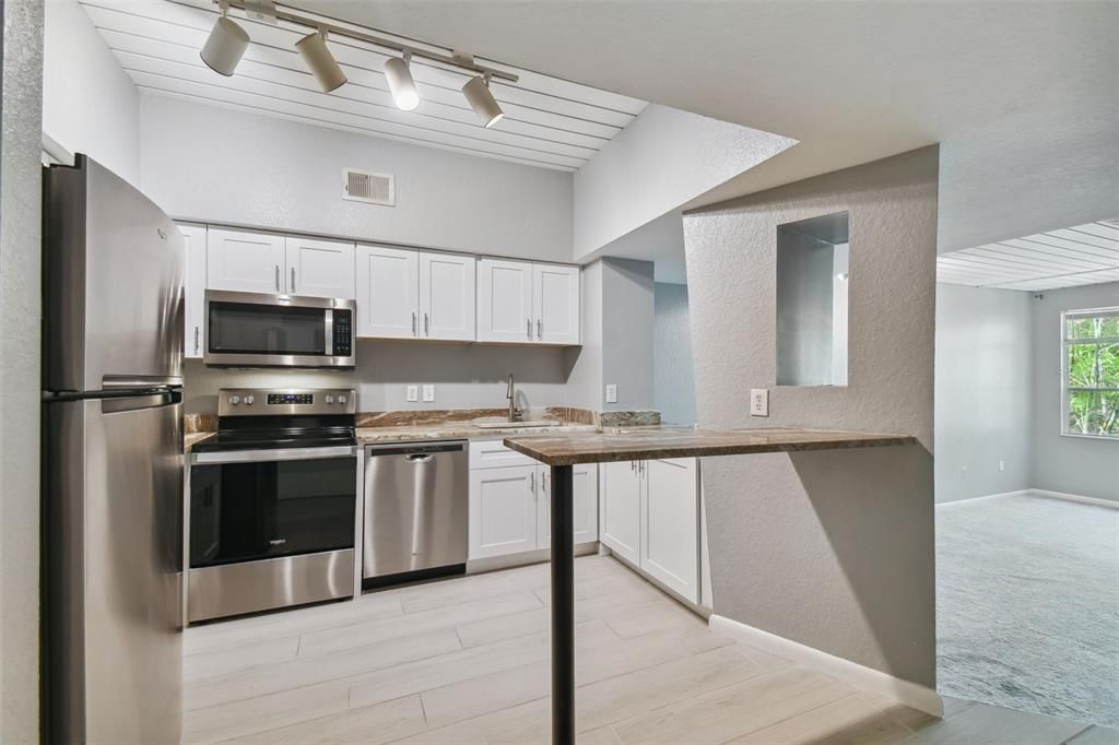 For Sale: $349,000 (1 beds, 1 baths, 789 Square Feet)