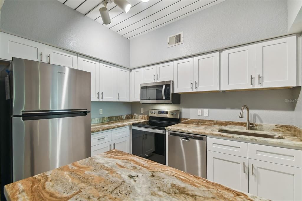 For Sale: $349,000 (1 beds, 1 baths, 789 Square Feet)