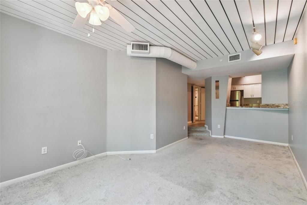 For Sale: $349,000 (1 beds, 1 baths, 789 Square Feet)