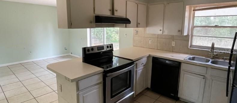 For Sale: $239,900 (3 beds, 2 baths, 1313 Square Feet)