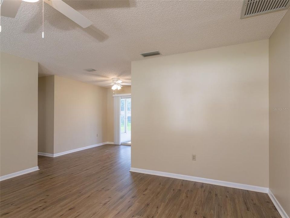 For Sale: $209,000 (2 beds, 2 baths, 936 Square Feet)