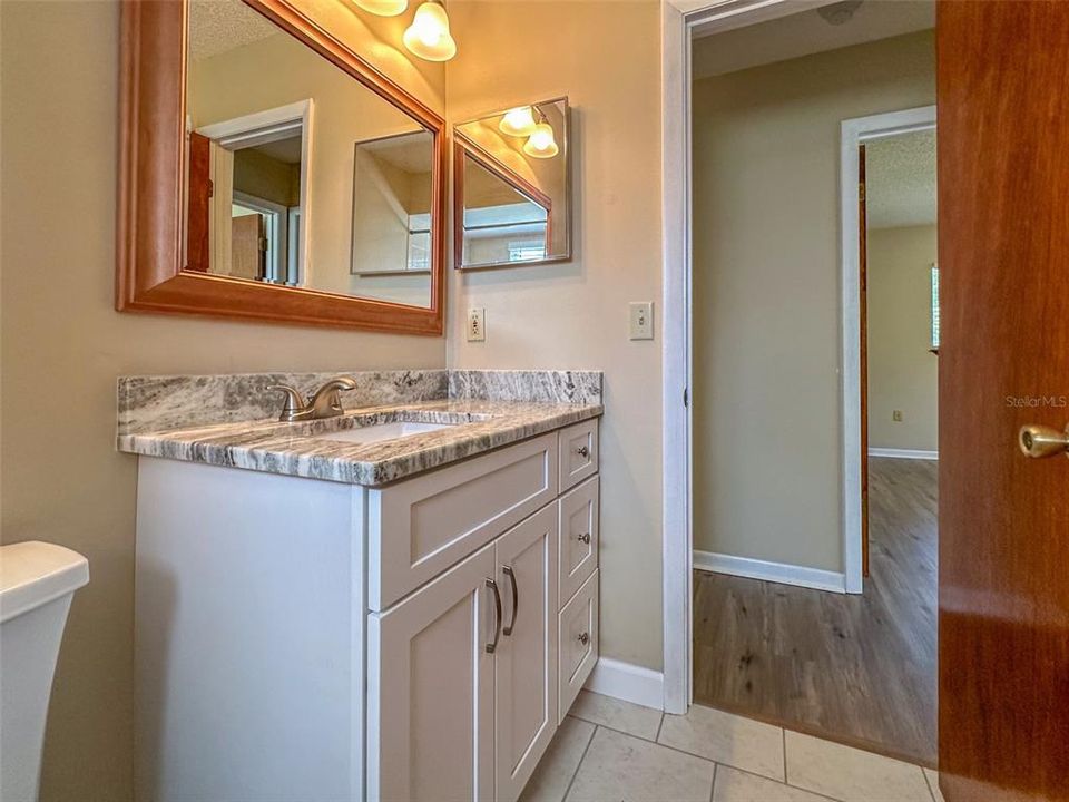 For Sale: $209,000 (2 beds, 2 baths, 936 Square Feet)