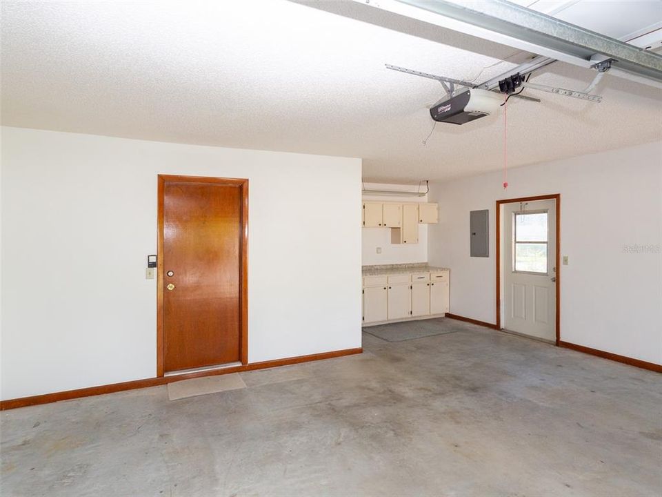 For Sale: $209,000 (2 beds, 2 baths, 936 Square Feet)