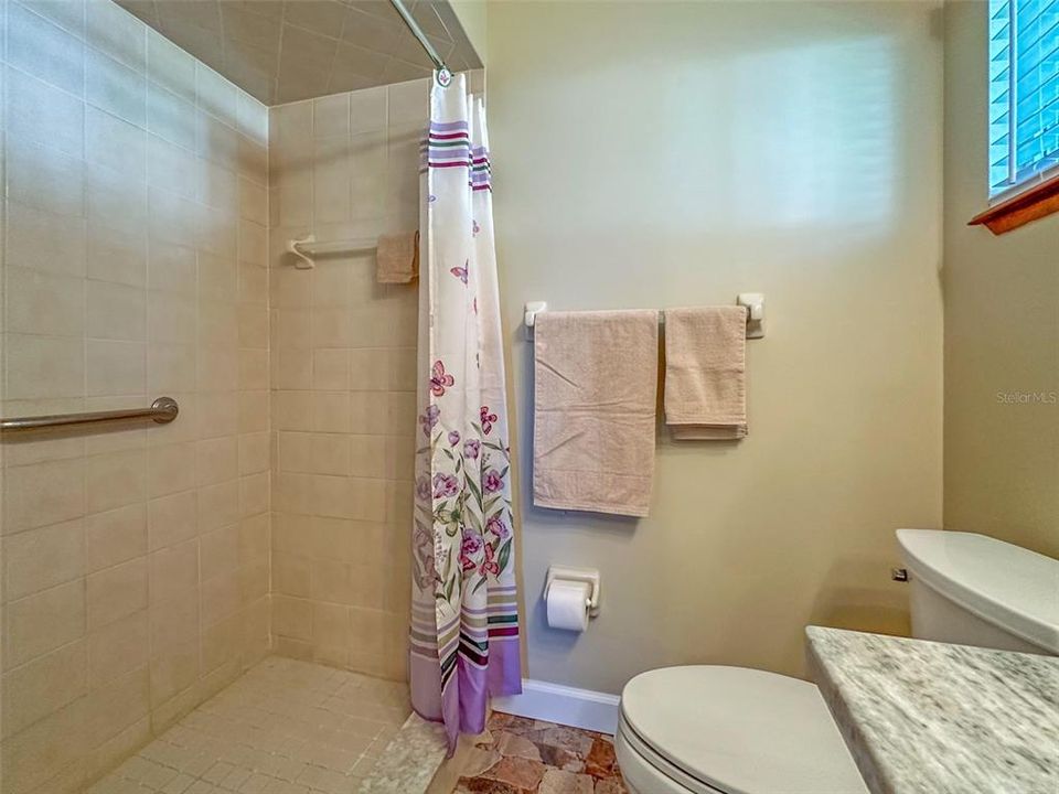 For Sale: $209,000 (2 beds, 2 baths, 936 Square Feet)