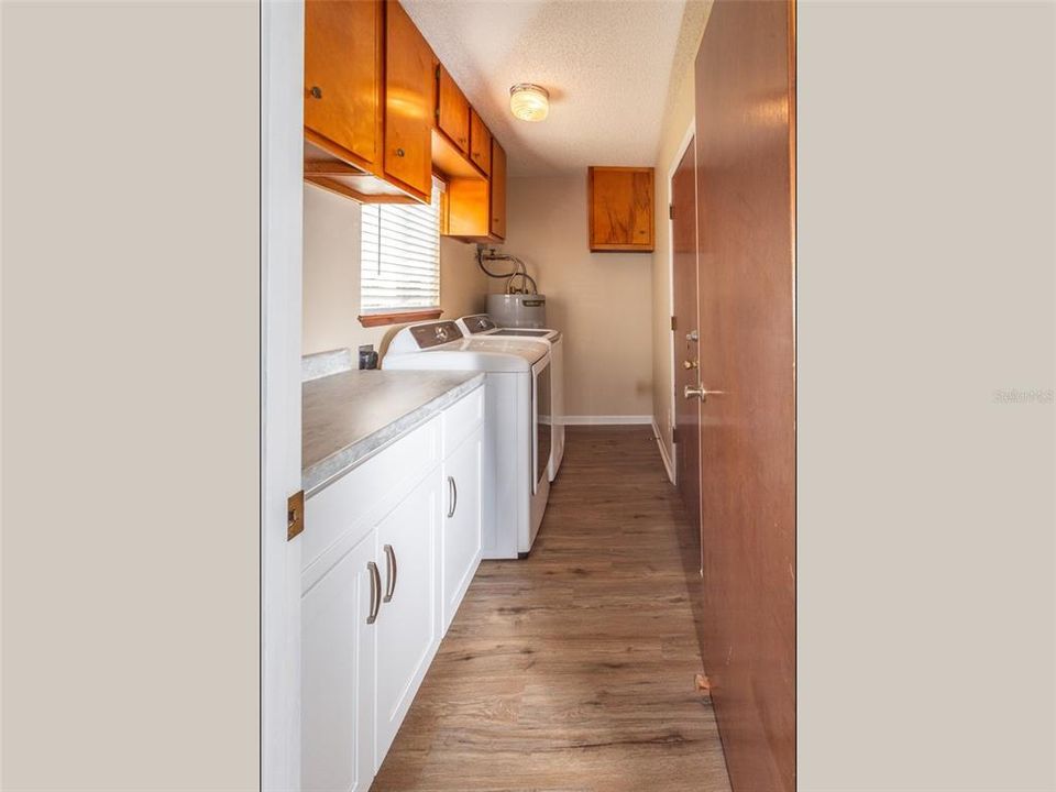 For Sale: $209,000 (2 beds, 2 baths, 936 Square Feet)