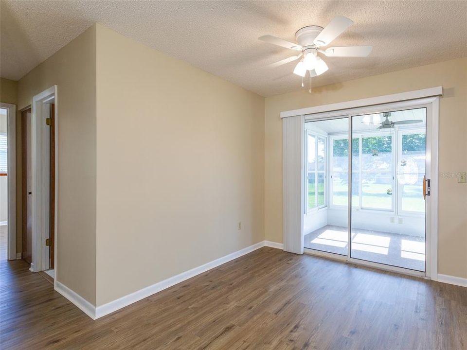 For Sale: $209,000 (2 beds, 2 baths, 936 Square Feet)