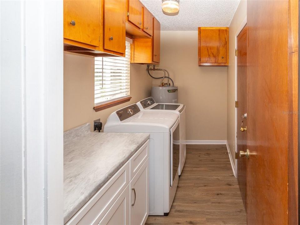 For Sale: $209,000 (2 beds, 2 baths, 936 Square Feet)