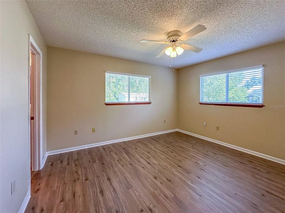 For Sale: $209,000 (2 beds, 2 baths, 936 Square Feet)