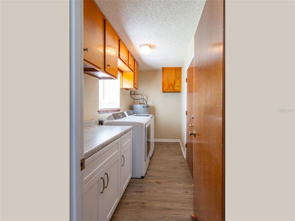 For Sale: $209,000 (2 beds, 2 baths, 936 Square Feet)