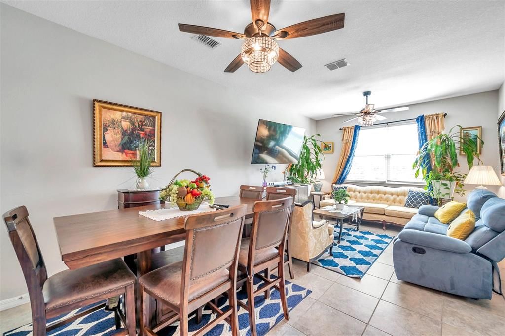 Active With Contract: $279,900 (3 beds, 2 baths, 1824 Square Feet)