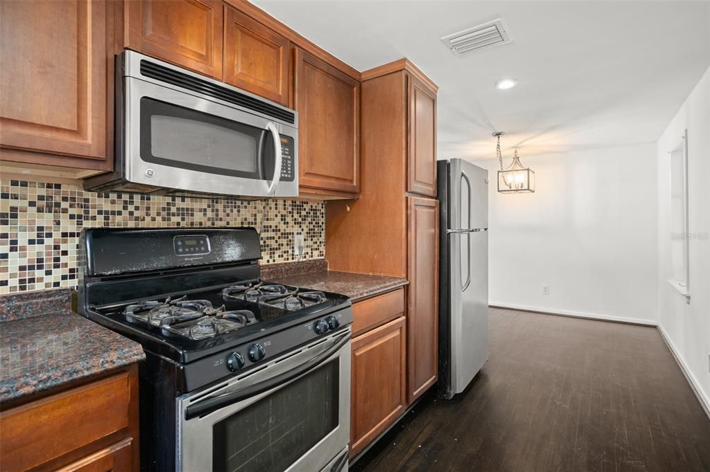 For Sale: $339,900 (3 beds, 1 baths, 960 Square Feet)